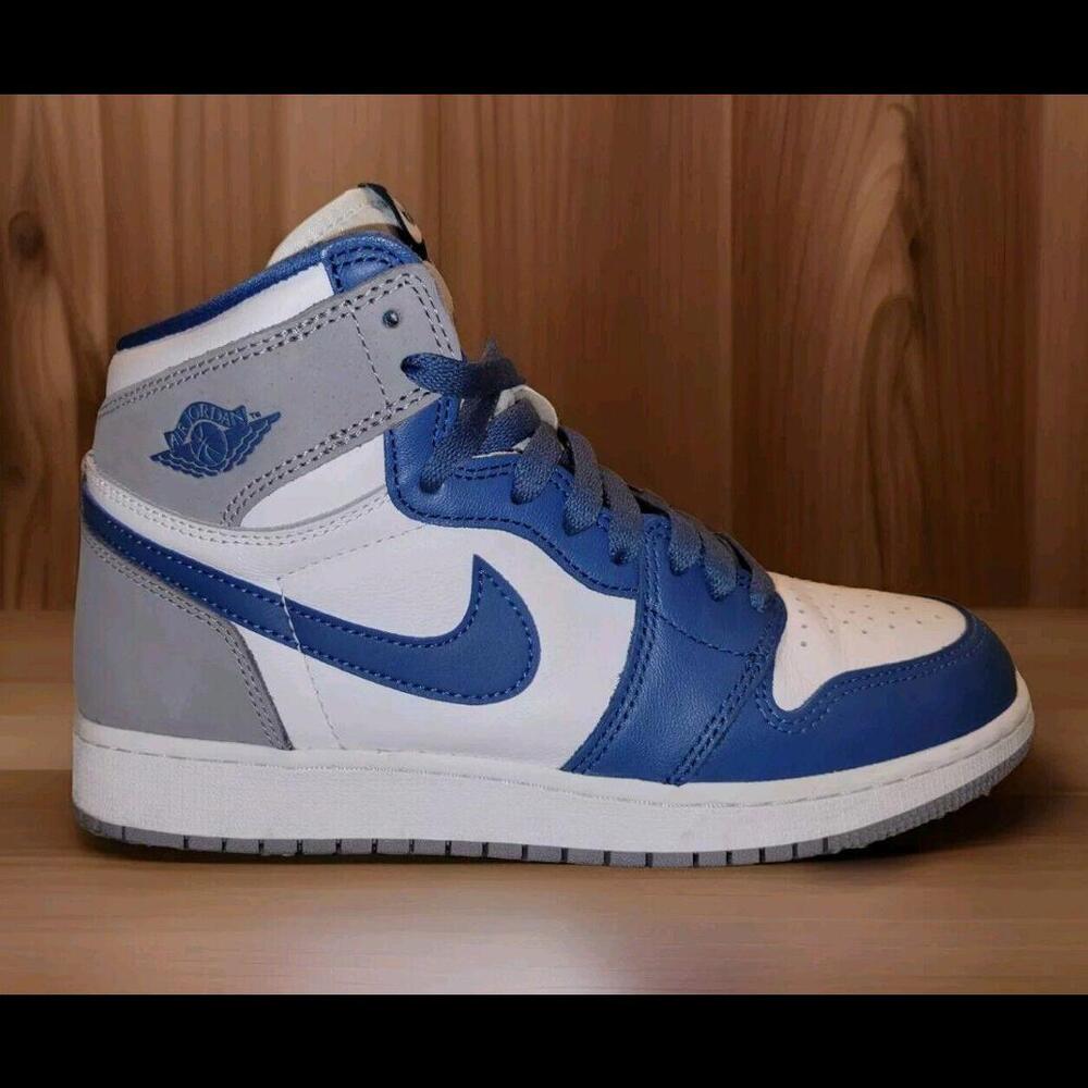 Size 7 (GS) - Jordan 1 Retro OG Mid True Blue